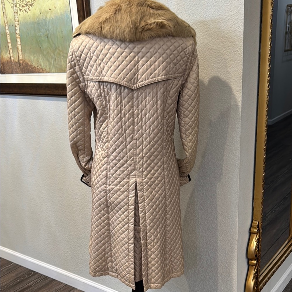 Authentic Burberry Quilted Coat with Removable Fur Collar - Picture 5 of 16